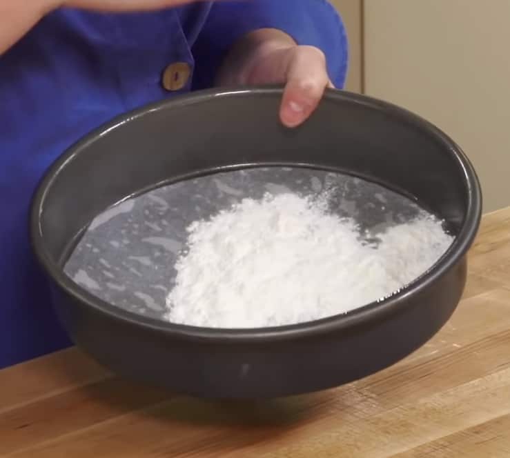 how to grease a pan