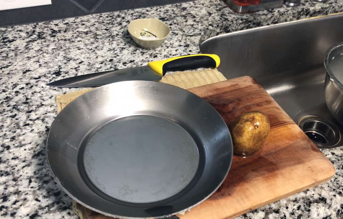 how to season carbon steel pan