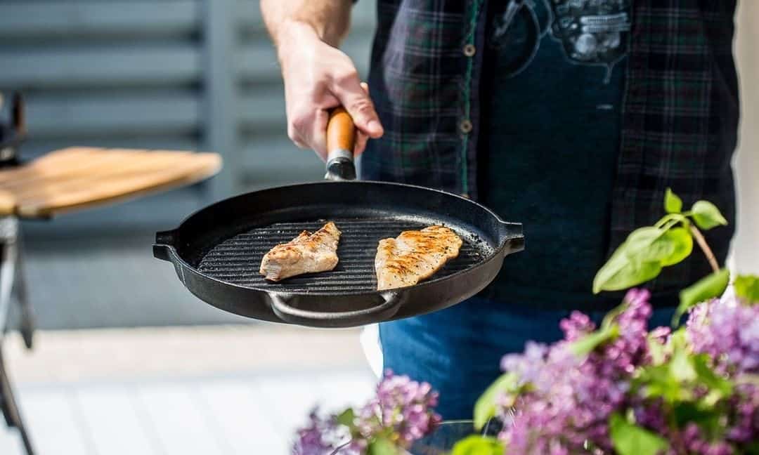 how to use a cast iron grill pan