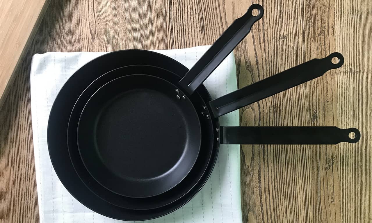carbon steel vs stainless steel pan
