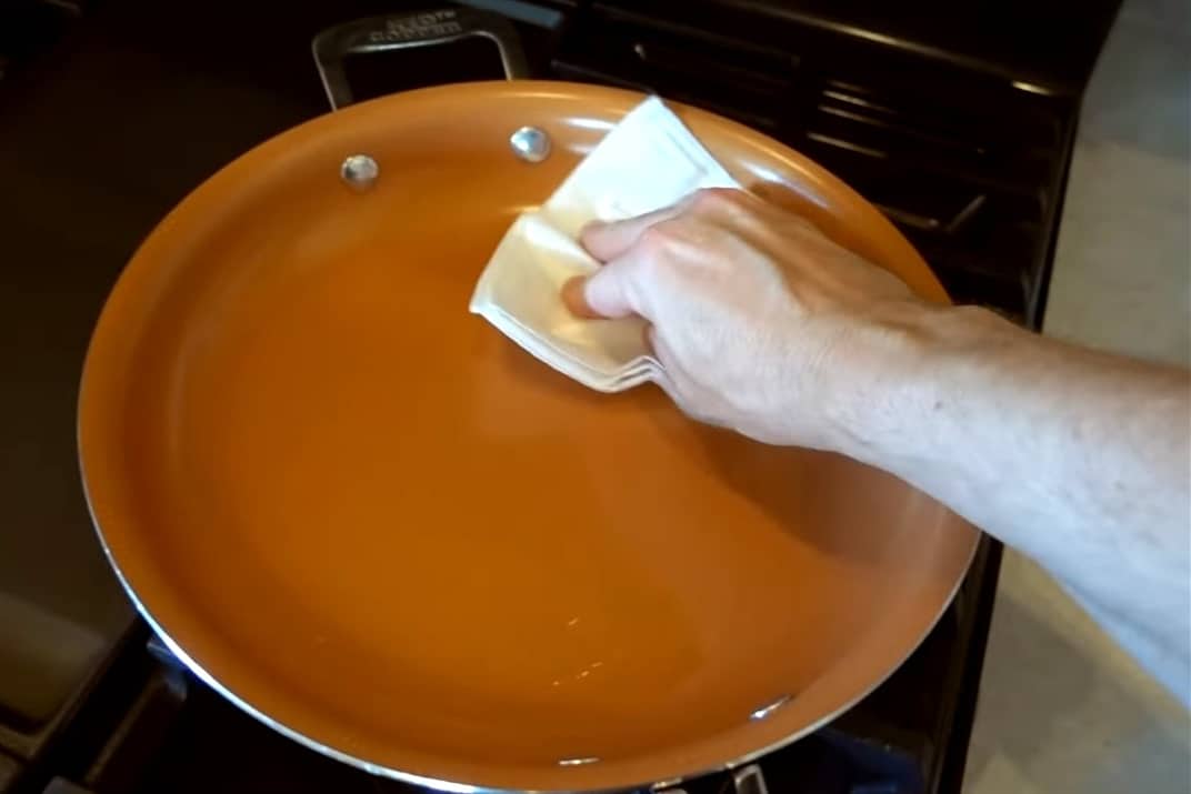 how to season a copper pan