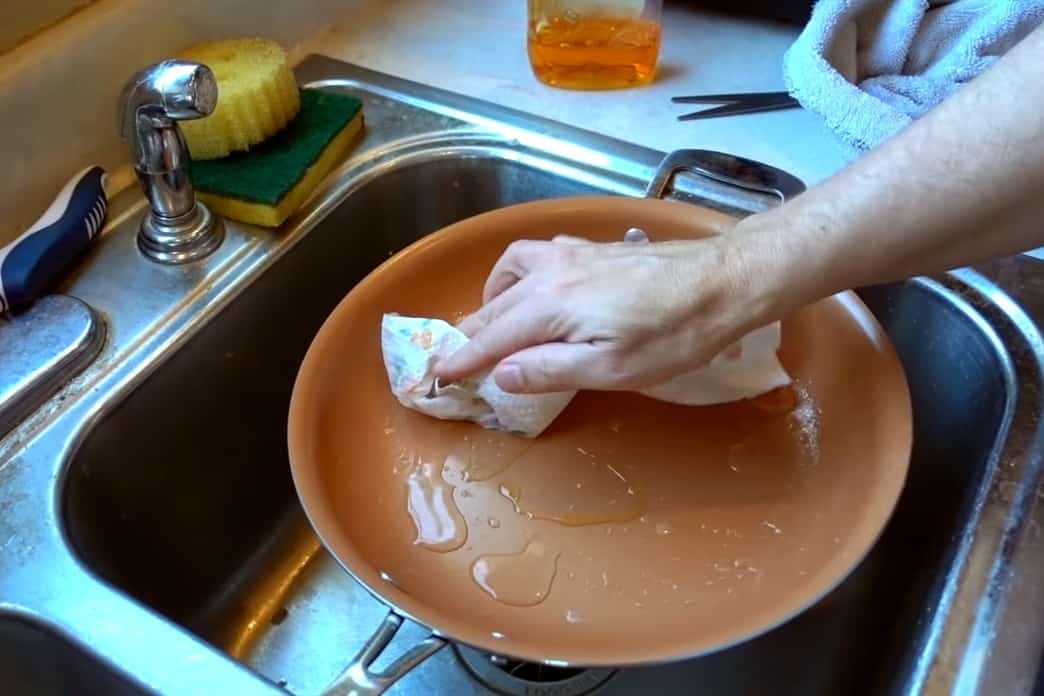 how to season a copper pan