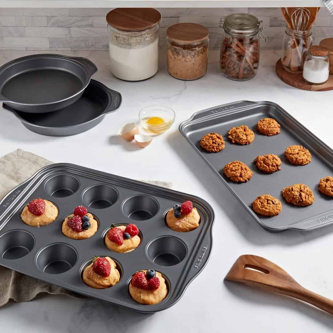 how to clean cupcake pan