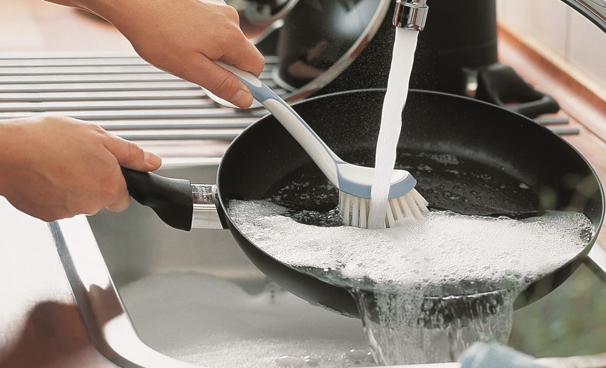 clean nonstick pan