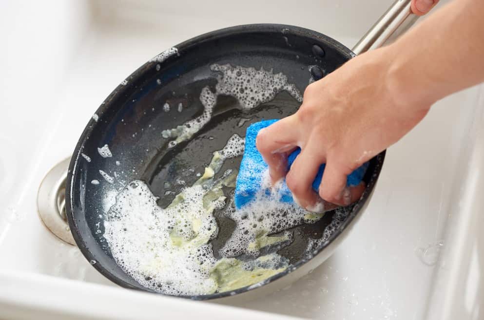 cleaning non stick pans
