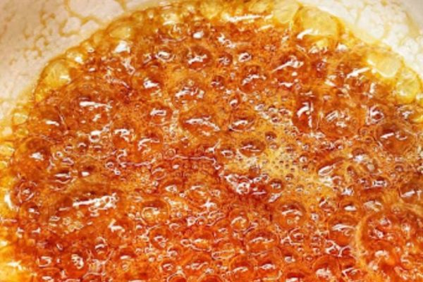 9 Ways to Get Burnt Sugar Off a Pan