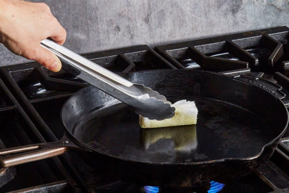 how to wash a cast iron skillet