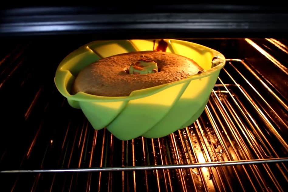 baking with silicone pan