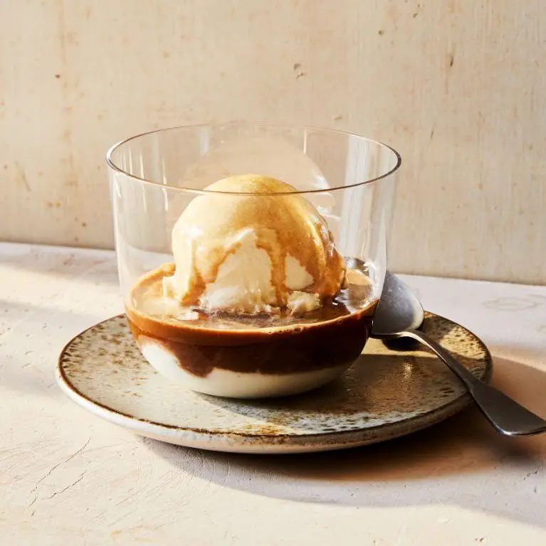 Affogato (with hot espresso)