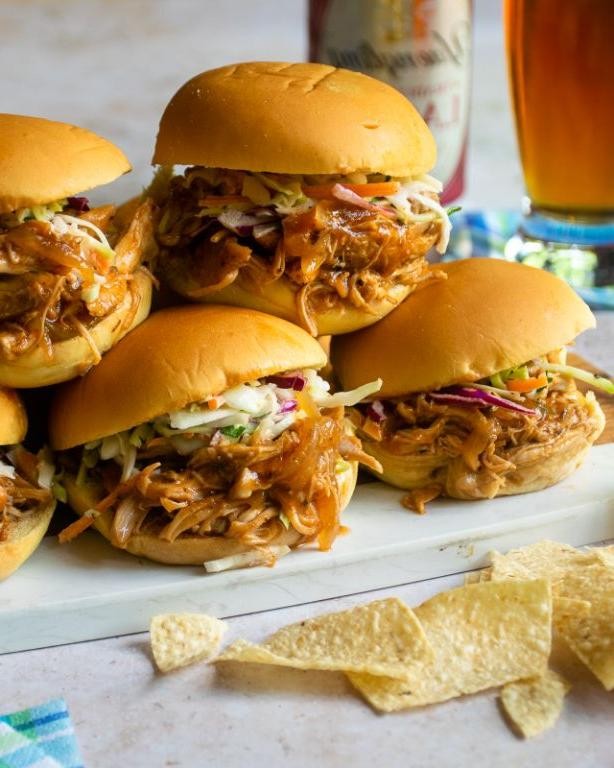 BBQ Shredded Chicken Thigh Sliders