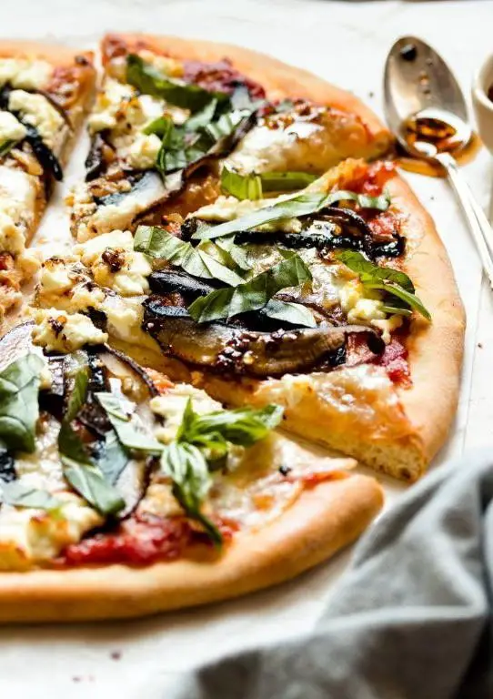 Baby Bella Mushroom and Caramelized Onion Pizza