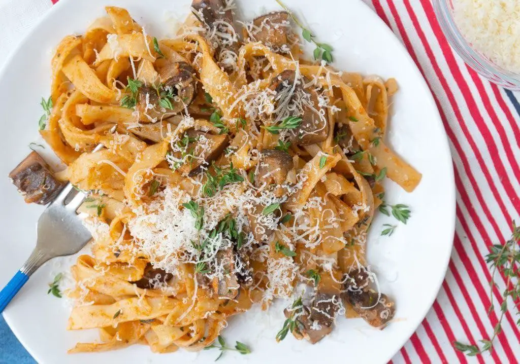 Baby Bella Mushroom and Thyme Pasta