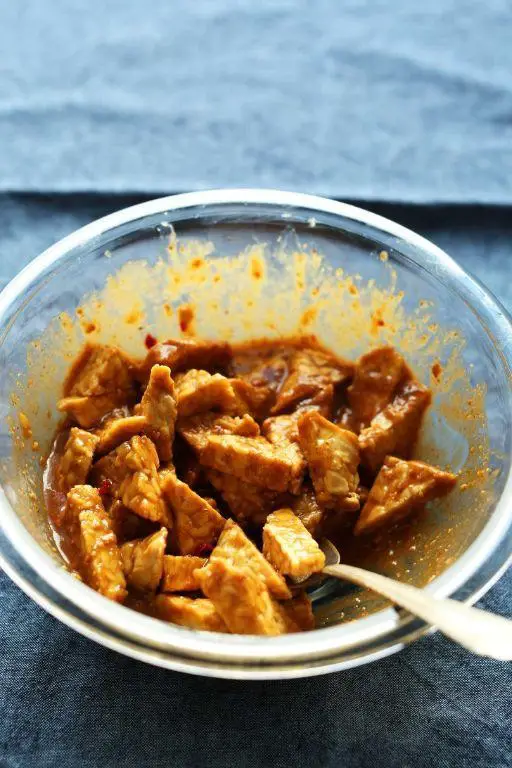 Baked Tempeh with Peanut Sauce