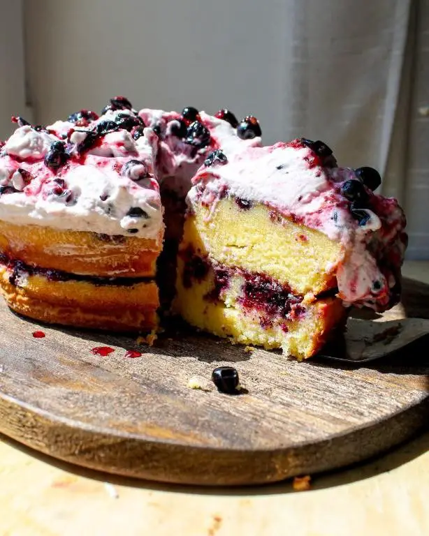 Black Currant Cake
