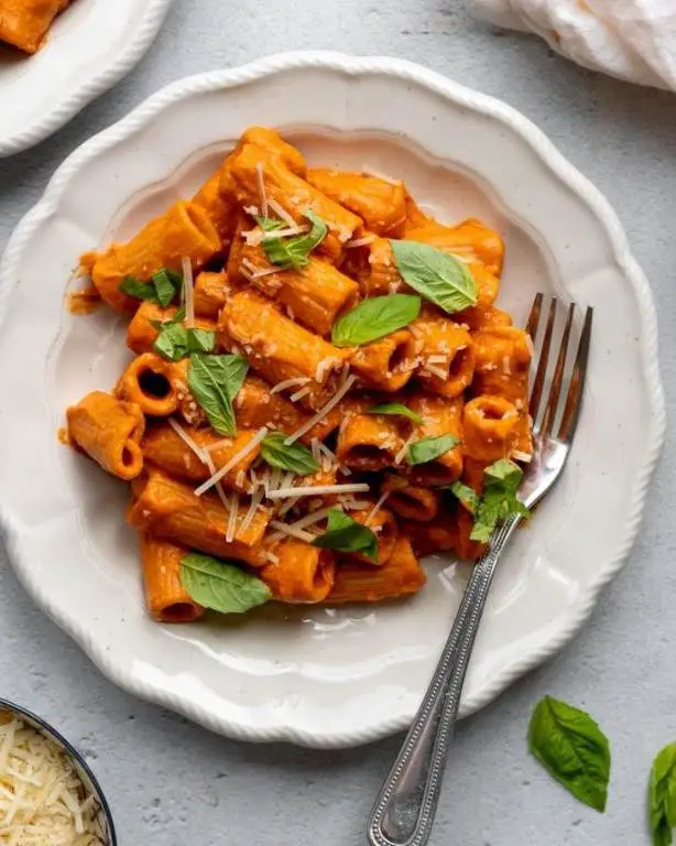 Blended Cottage Cheese and Tomato Basil Pasta