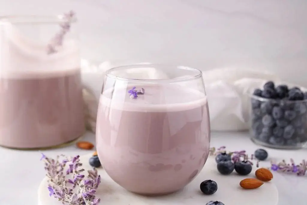 Blueberry Almond Milk Tea
