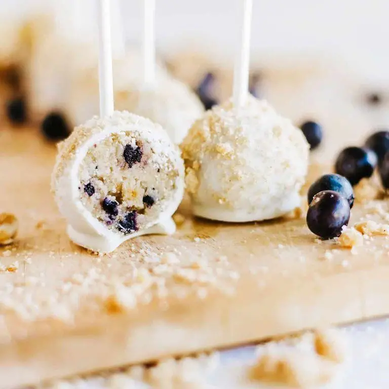 Blueberry Cake Pops Bursting with Flavor