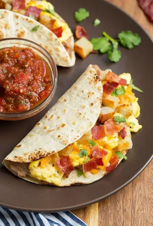 Breakfast Egg Tacos with Salsa