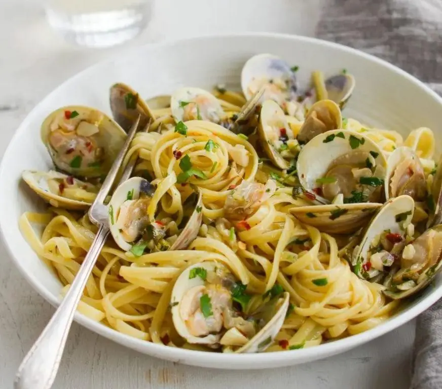 Capellini with Clams and White Wine Sauce