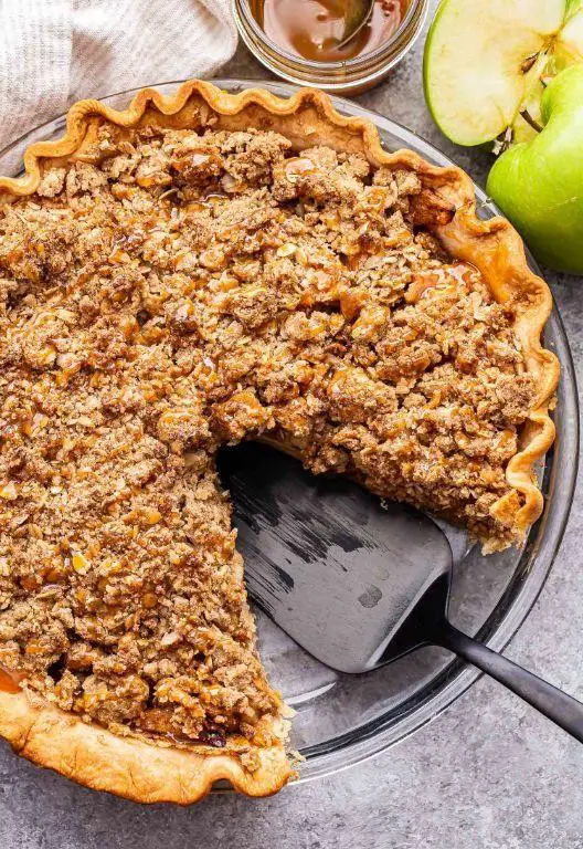 Caramel Apple Crumble Pie