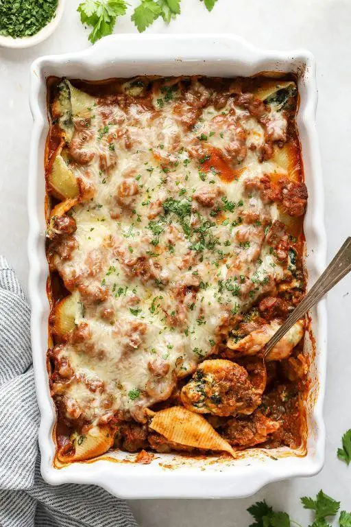 Cheesy Baked Conchiglie with Ground Beef