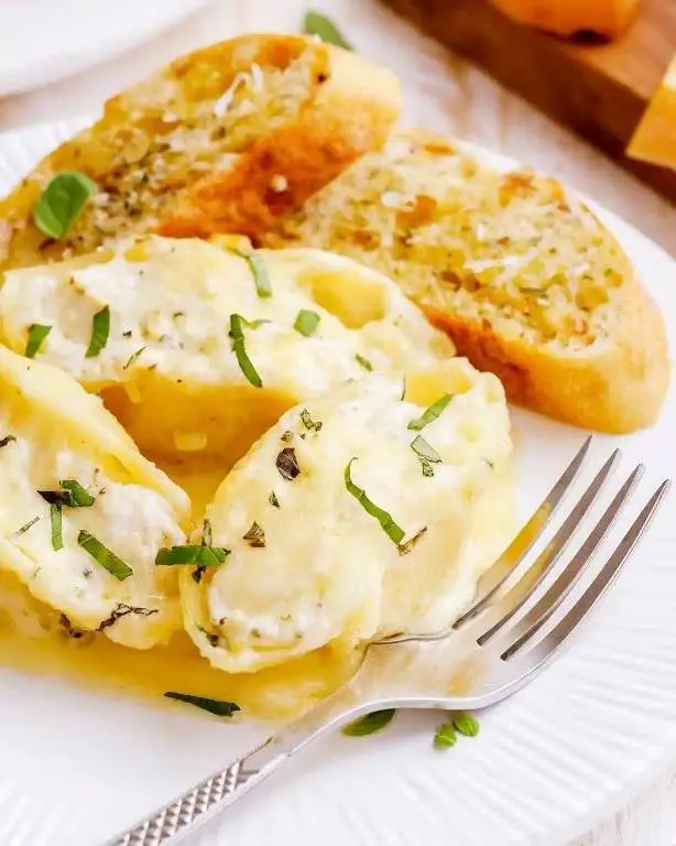 Chicken Alfredo Stuffed Shells