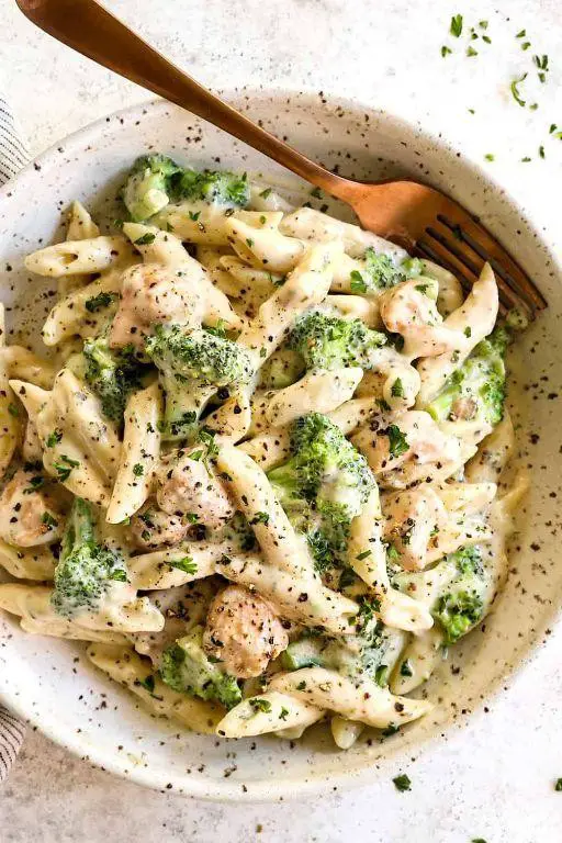 Chicken Alfredo with Broccoli