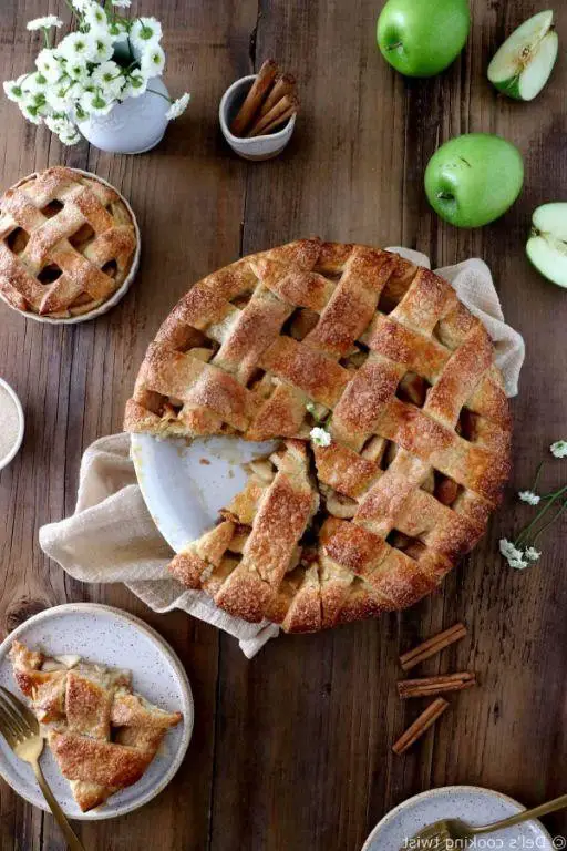 Classic Apple Christmas Pie