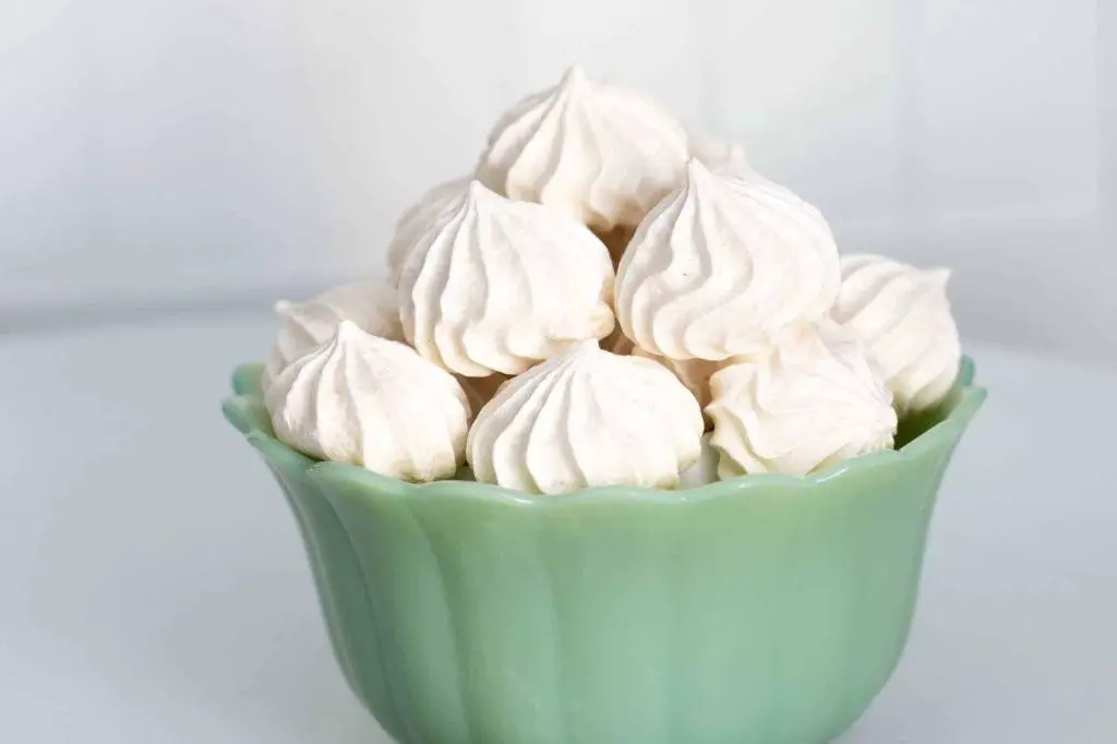 Classic French Vanilla Meringues