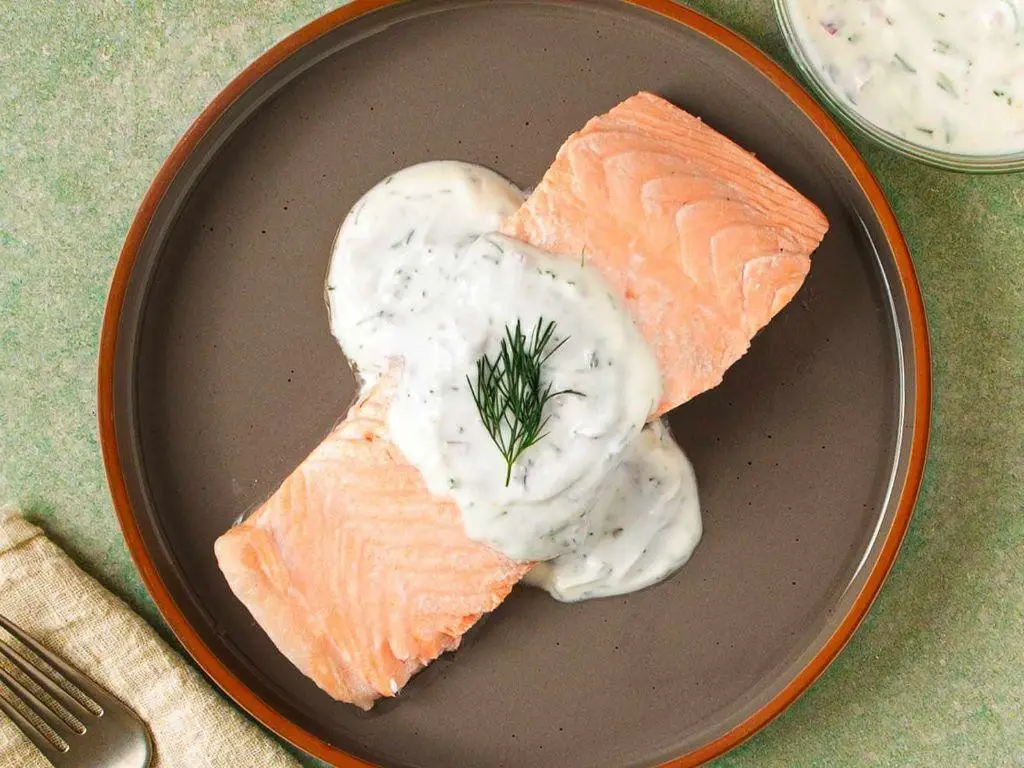 Classic Poached Salmon with Dill Sauce