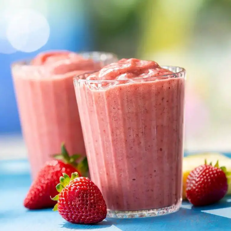 Classic Strawberry Banana Smoothie with Milk