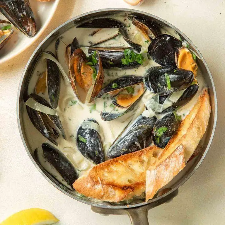 Clay Pot Mussels in White Wine