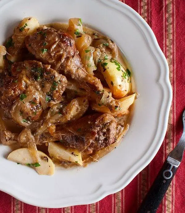 Clay Pot Pheasant with Apples
