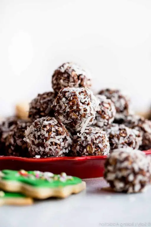 Coconut Snowball Christmas Fudge