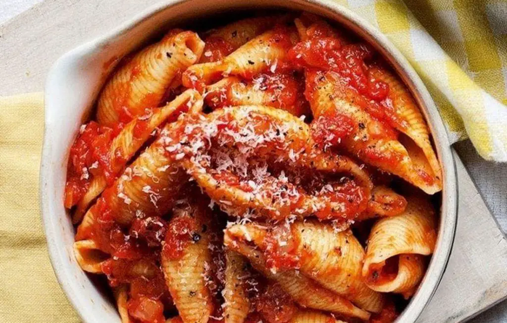 Conchiglie in a Rich Tomato and Mascarpone Sauce