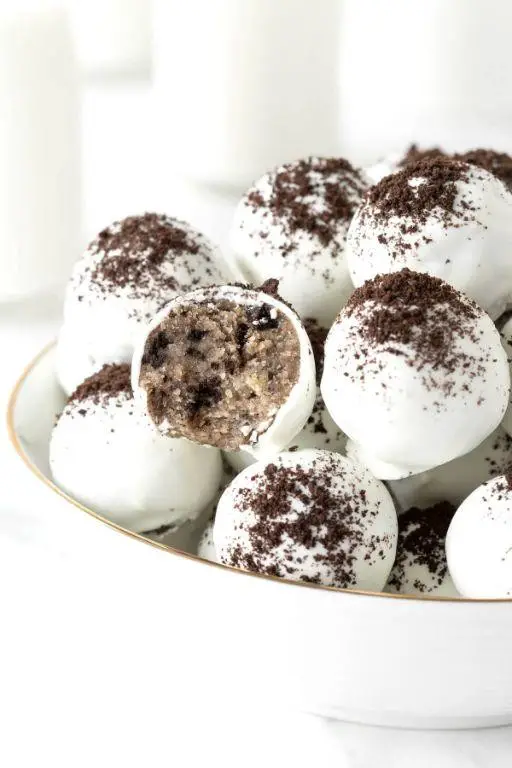 Cookies and Cream Cake Pops Crunchy and Smooth
