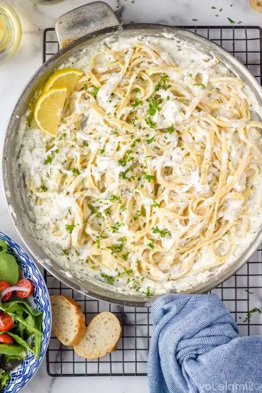 Creamy Garlic Crab Pasta