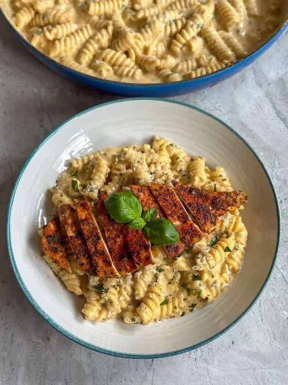 Creamy Garlic Parmesan Shredded Chicken Pasta