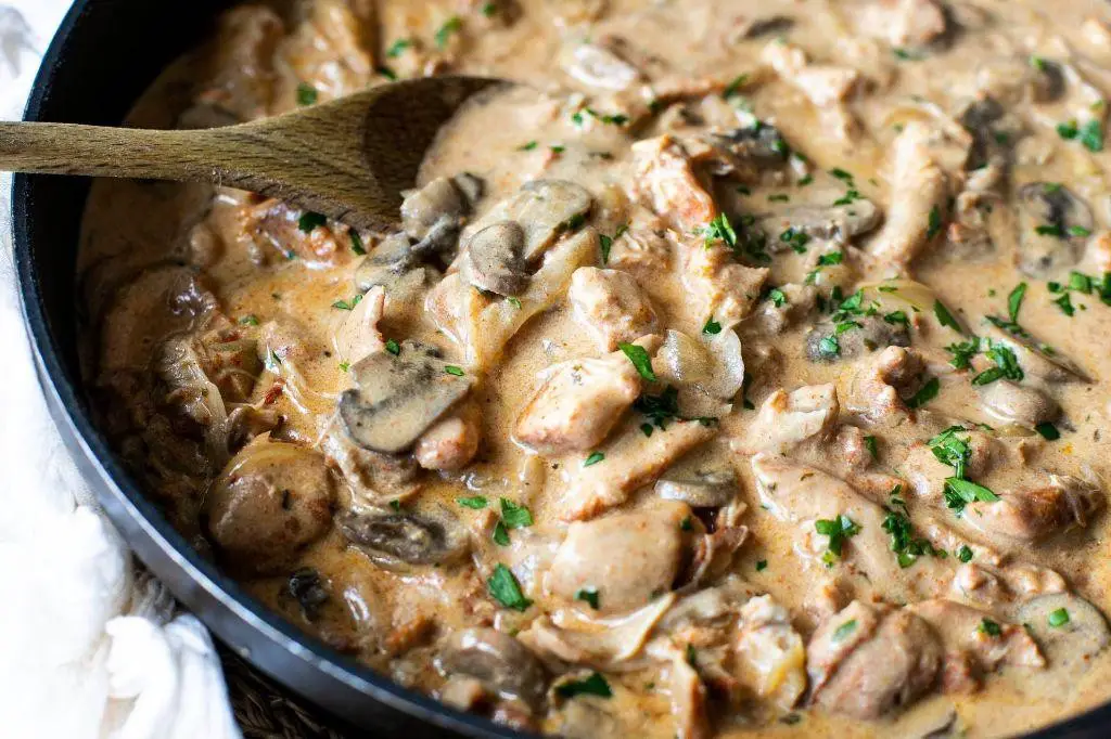 Crock Pot Creamy Chicken Stroganoff
