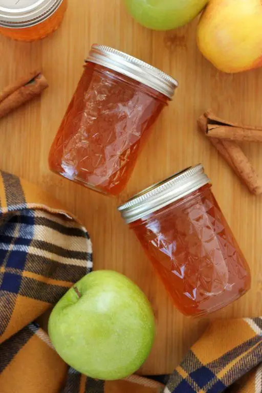 Current Jelly with Cinnamon