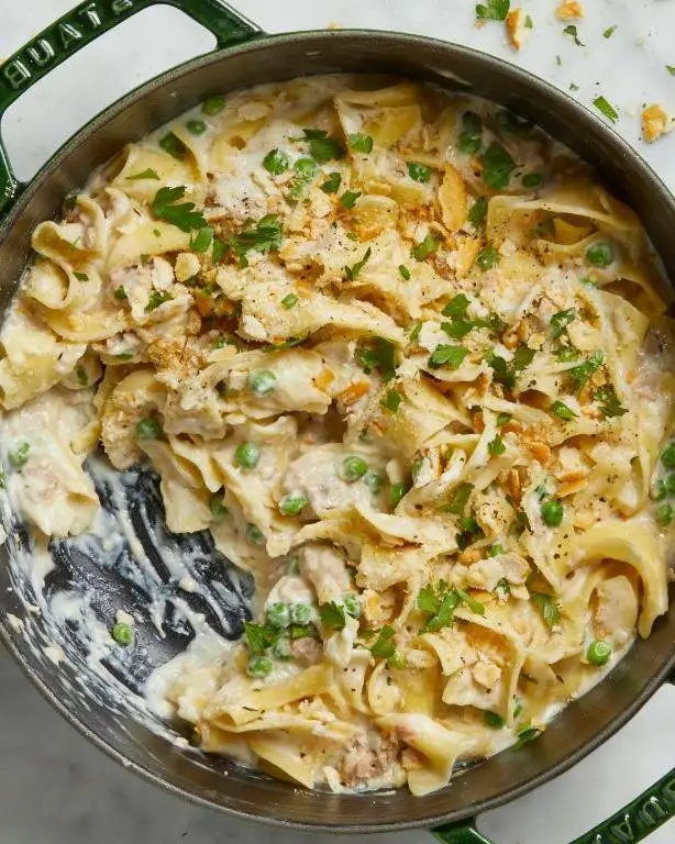 Easy One-Pot Tuna Noodle Casserole