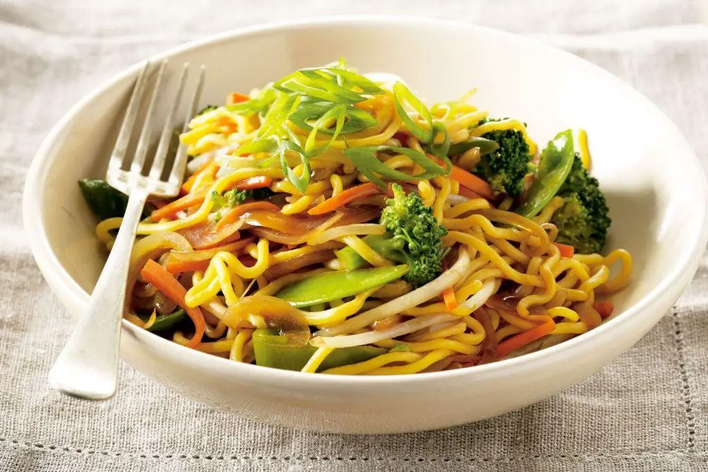 Egg and Pasta Stir Fry with Vegetables