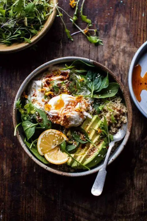 Egg and Quinoa Breakfast Bowl