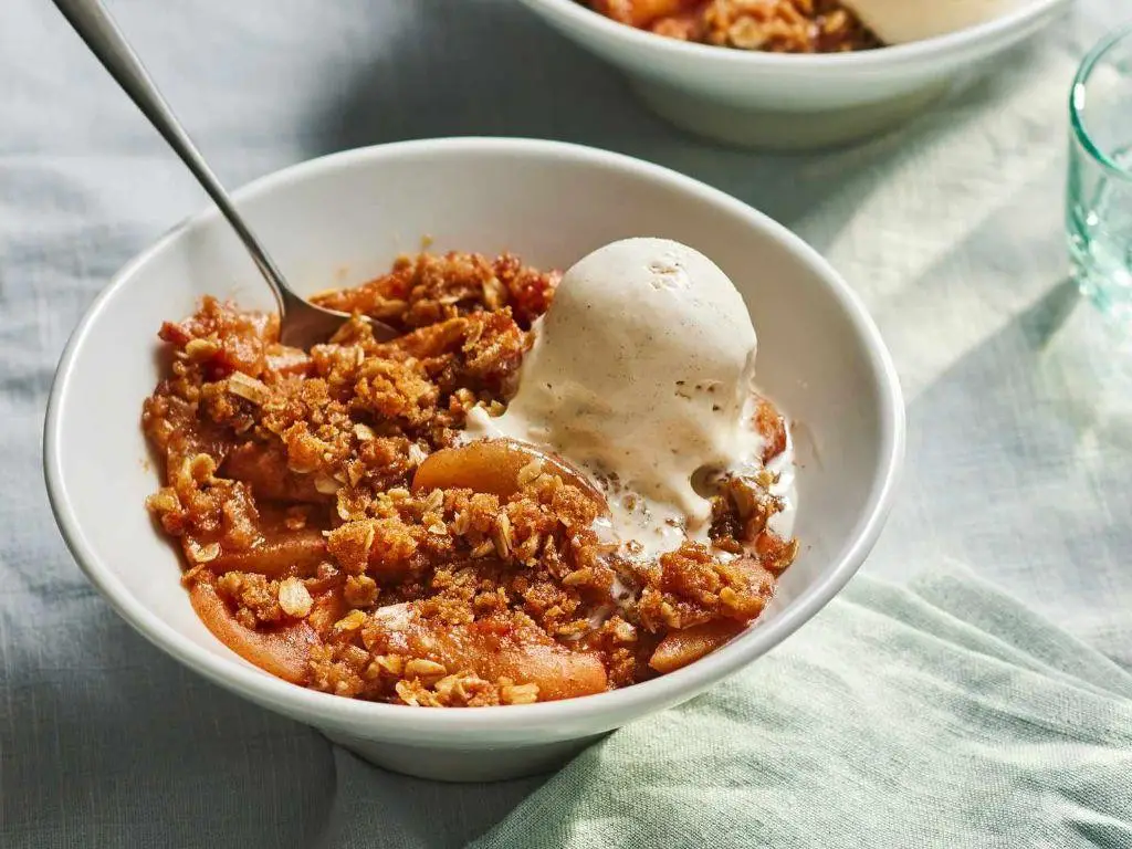 Gala Apple Crisp with Oat Topping