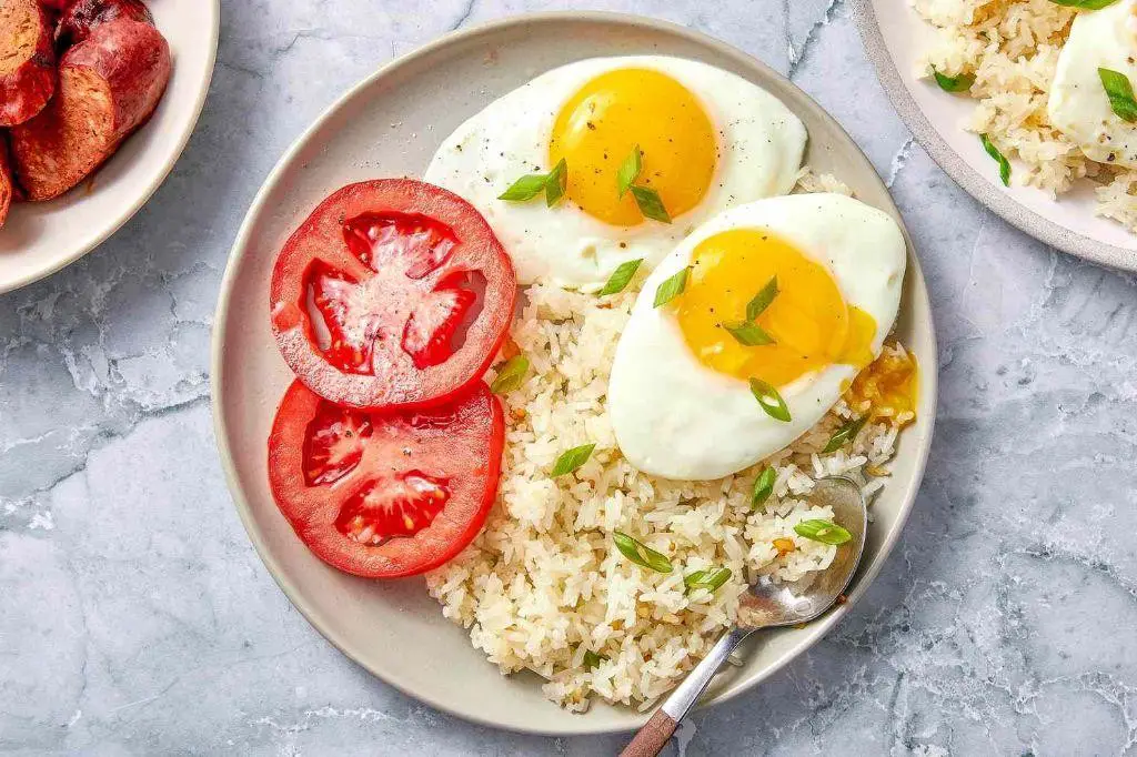 Garlic Fried Rice with Egg and Tomatoes