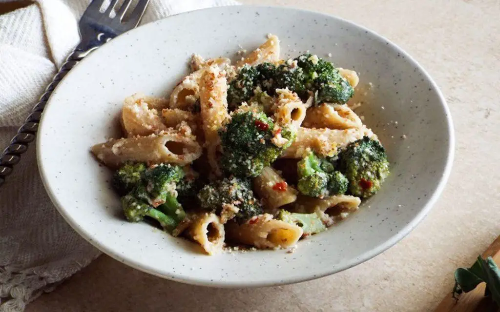 Gluten-Free Pasta with Broccoli and Almonds
