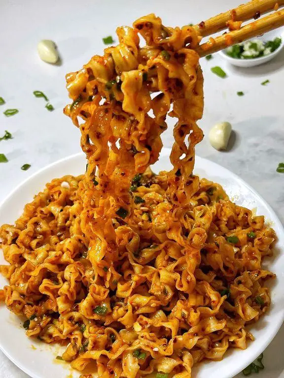 Green Onion and Garlic Noodles
