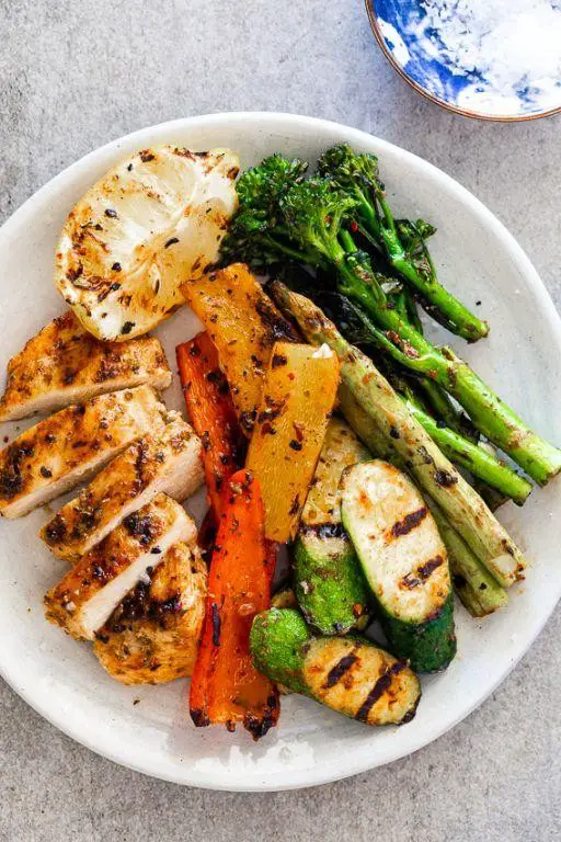 Grilled Chicken with Steamed Vegetables