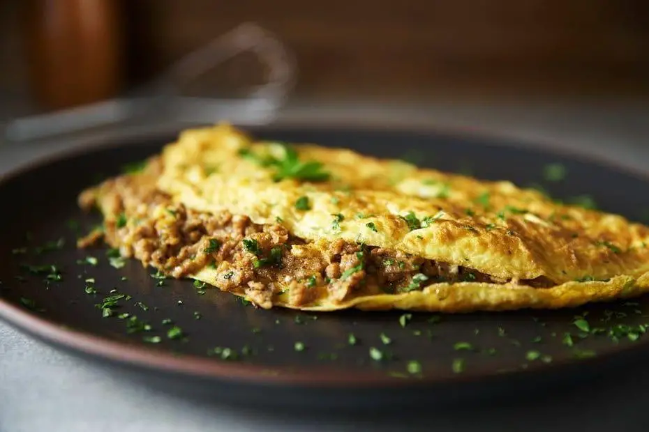 Ground Beef and Spinach Omelette