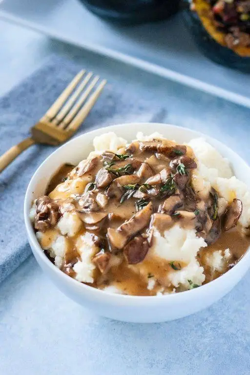 Herbed Kumla with Mushroom Gravy